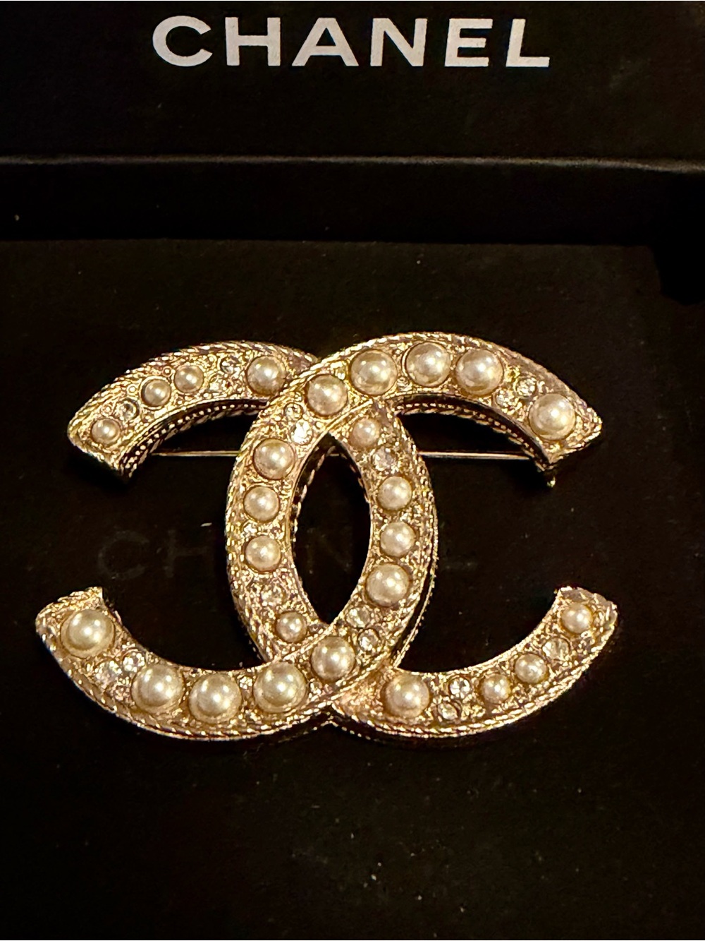 CHANEL Gold-Tone CC Brooch with Pearls and Crystals